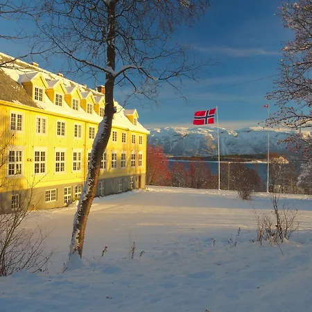 Solhov, Castle Of The Lyngen Alps * Lyngseidet
