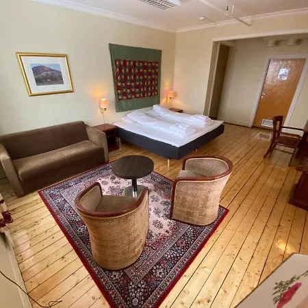 Pensionat Solhov, Castle Of The Lyngen Alps *