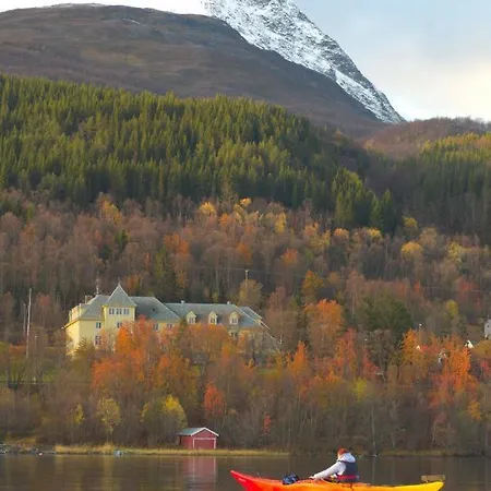 Solhov, Castle Of The Lyngen Alps Pensionat