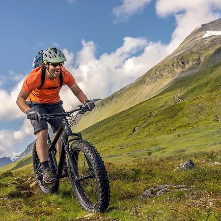 Gæstehus Solhov, Castle Of The Lyngen Alps