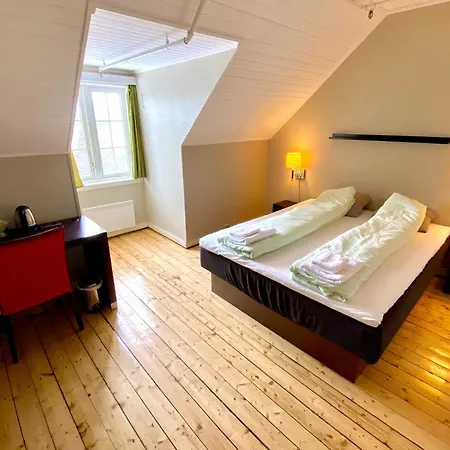 Solhov, Castle Of The Lyngen Alps Lyngseidet