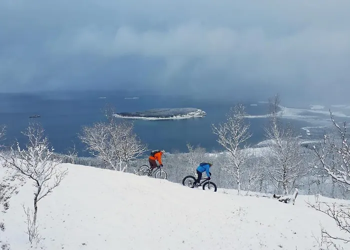 Πανσιόν Solhov, Castle Of The Lyngen Alps Lyngseidet