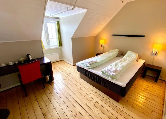 Solhov, Castle Of The Lyngen Alps Lyngseidet